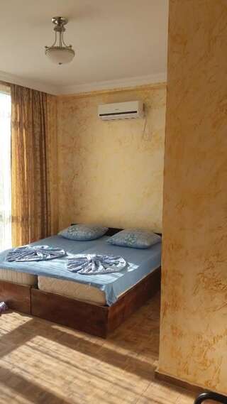 Отели типа «постель и завтрак» Merab House Батуми Большой двухместный номер с 1 кроватью или 2 отдельными кроватями-6