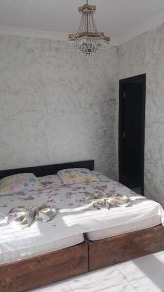 Отели типа «постель и завтрак» Merab House Батуми Большой двухместный номер с 1 кроватью или 2 отдельными кроватями-7